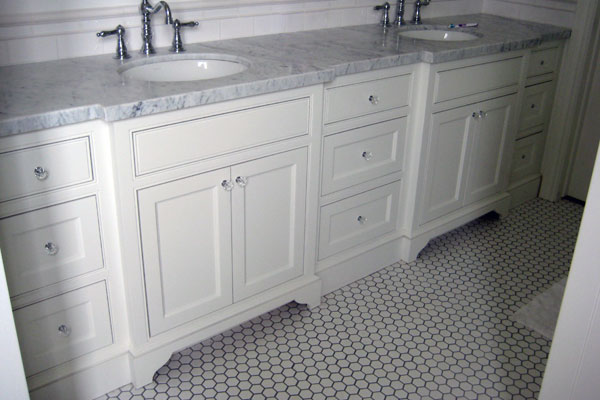 White-Inset-panle-Master-bath-Custom-Baths-(2)-edit